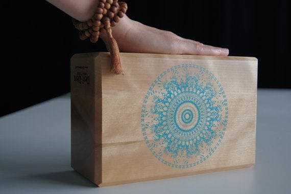 A jógatégla nem ciki!